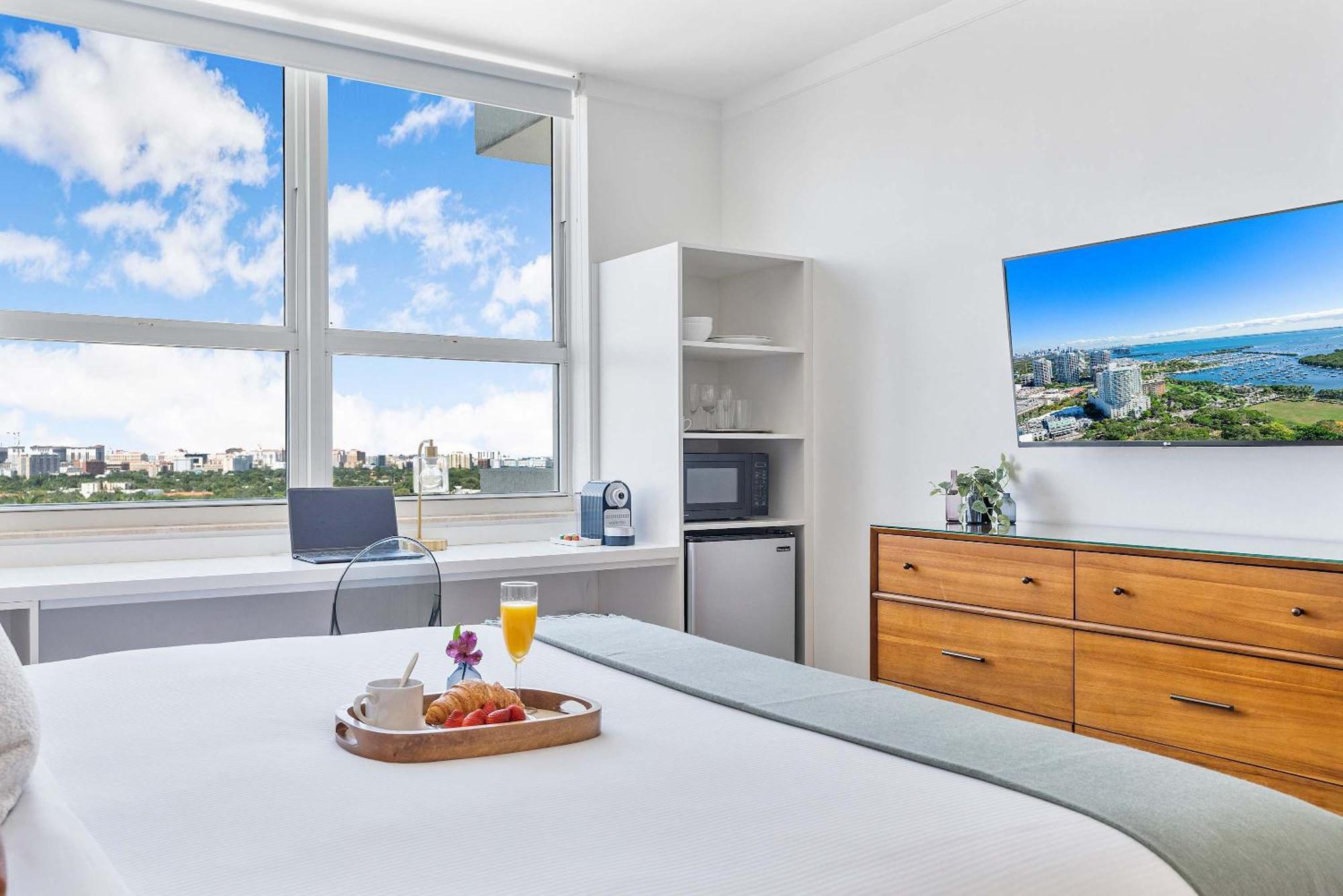 Inn Mvr Floor To Ceiling Wow In Every Miami